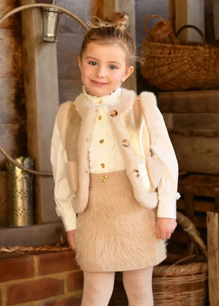 Cher_Jacket_Gold_Lifestyle.webp