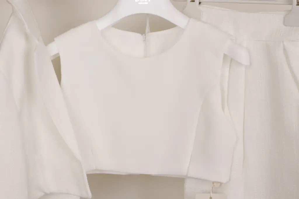 BUFI - TOP court blanc