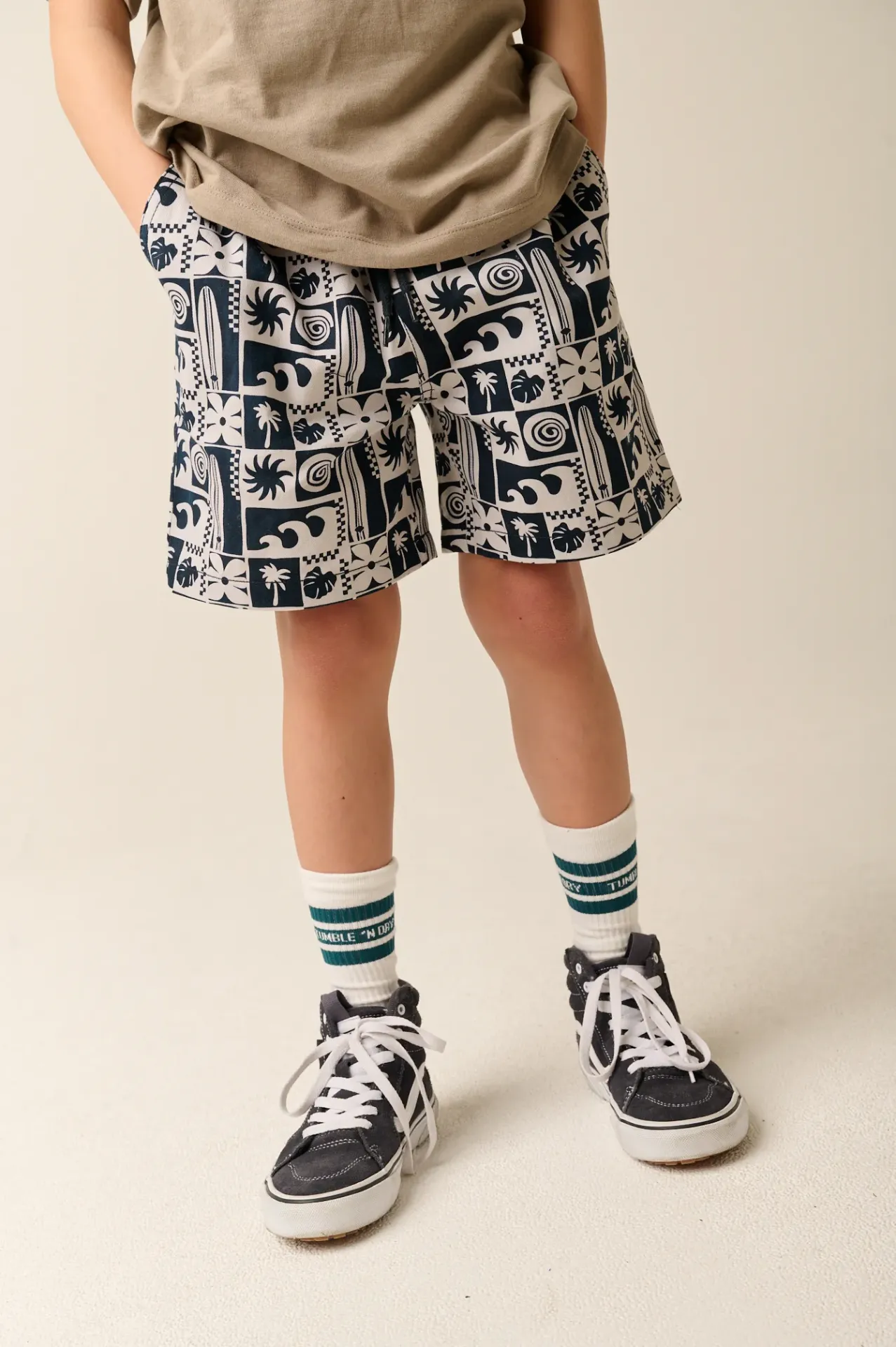 [84-22160-15582] TND Palm Cove -  Short beige & Noir Surf (116 (6ans))